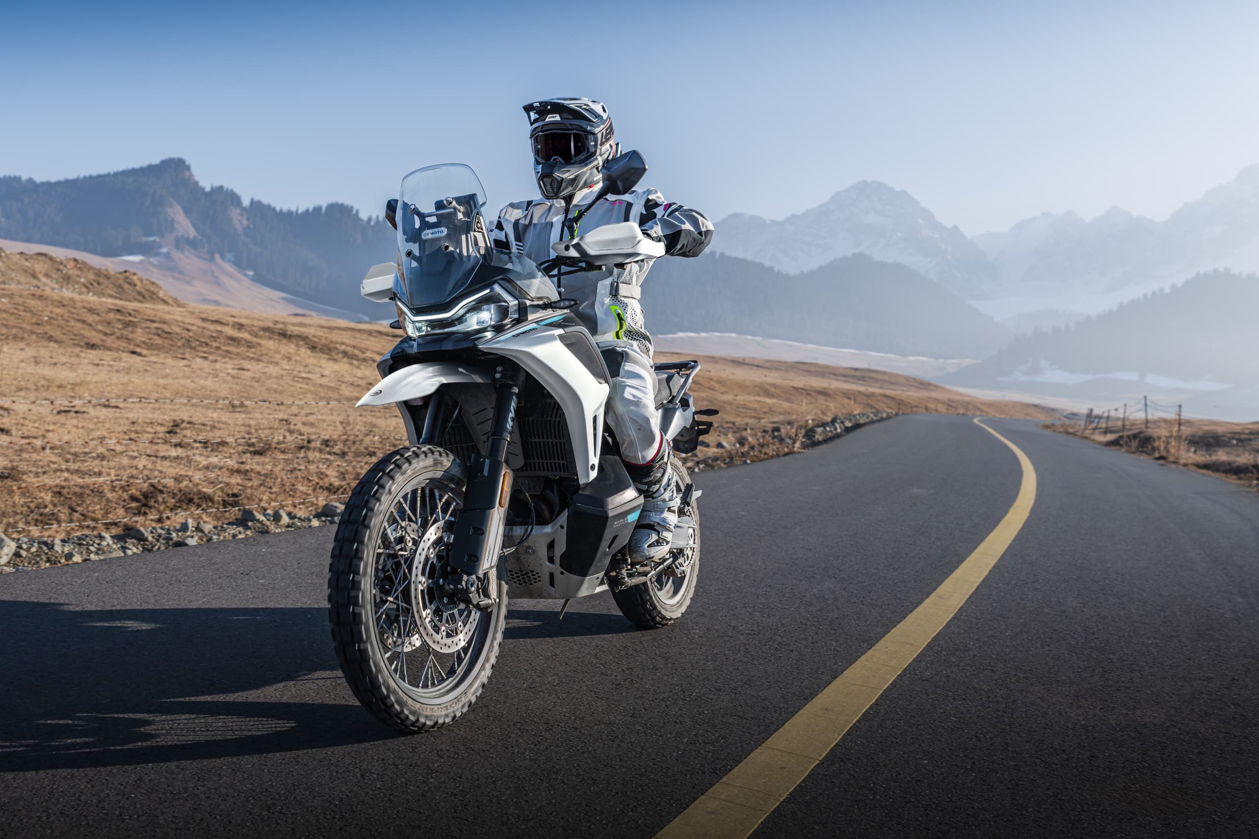 CFMOTO 1000MT-X mountain road
