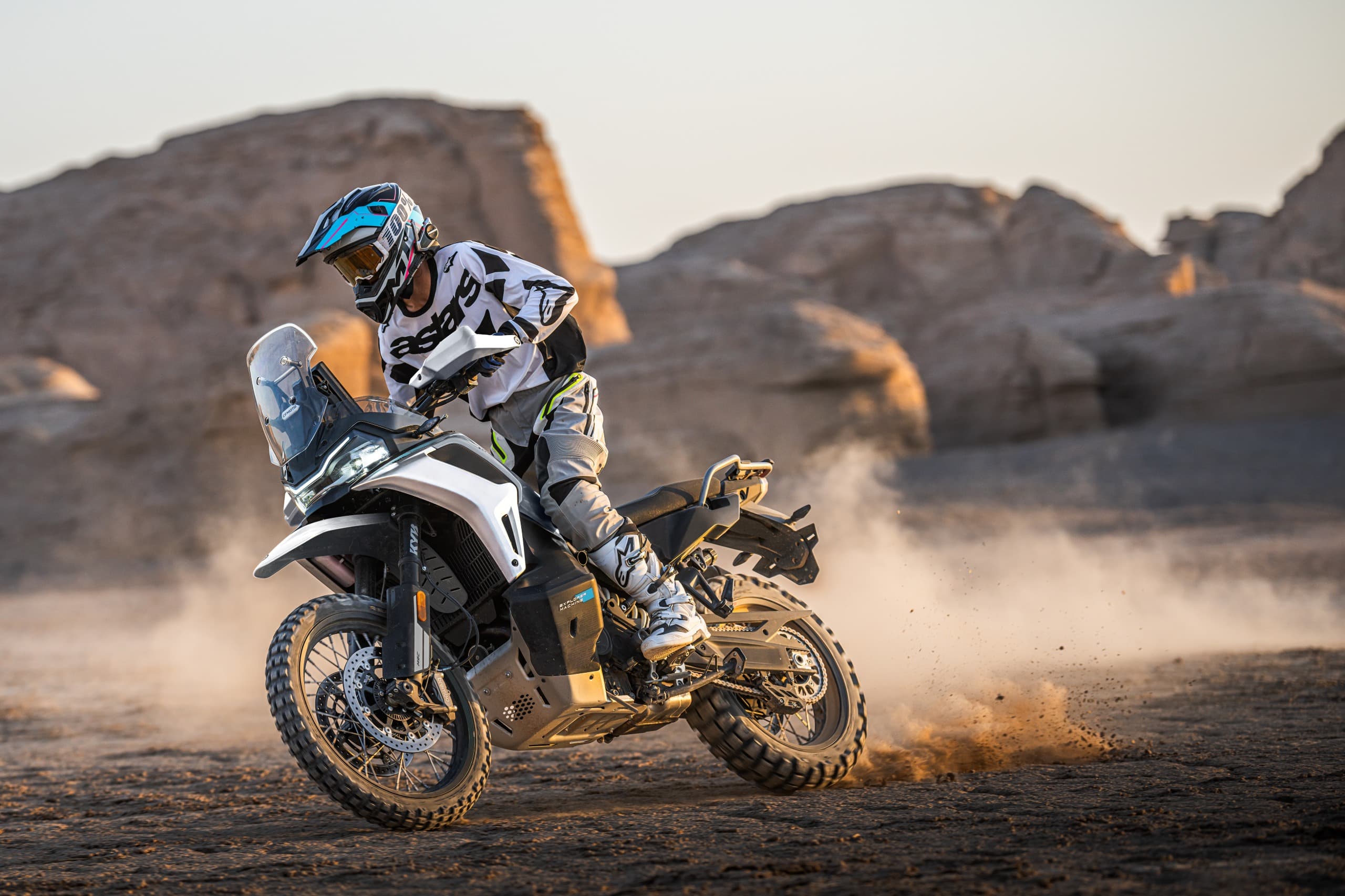 CFMOTO 1000MT-X off-road rocks