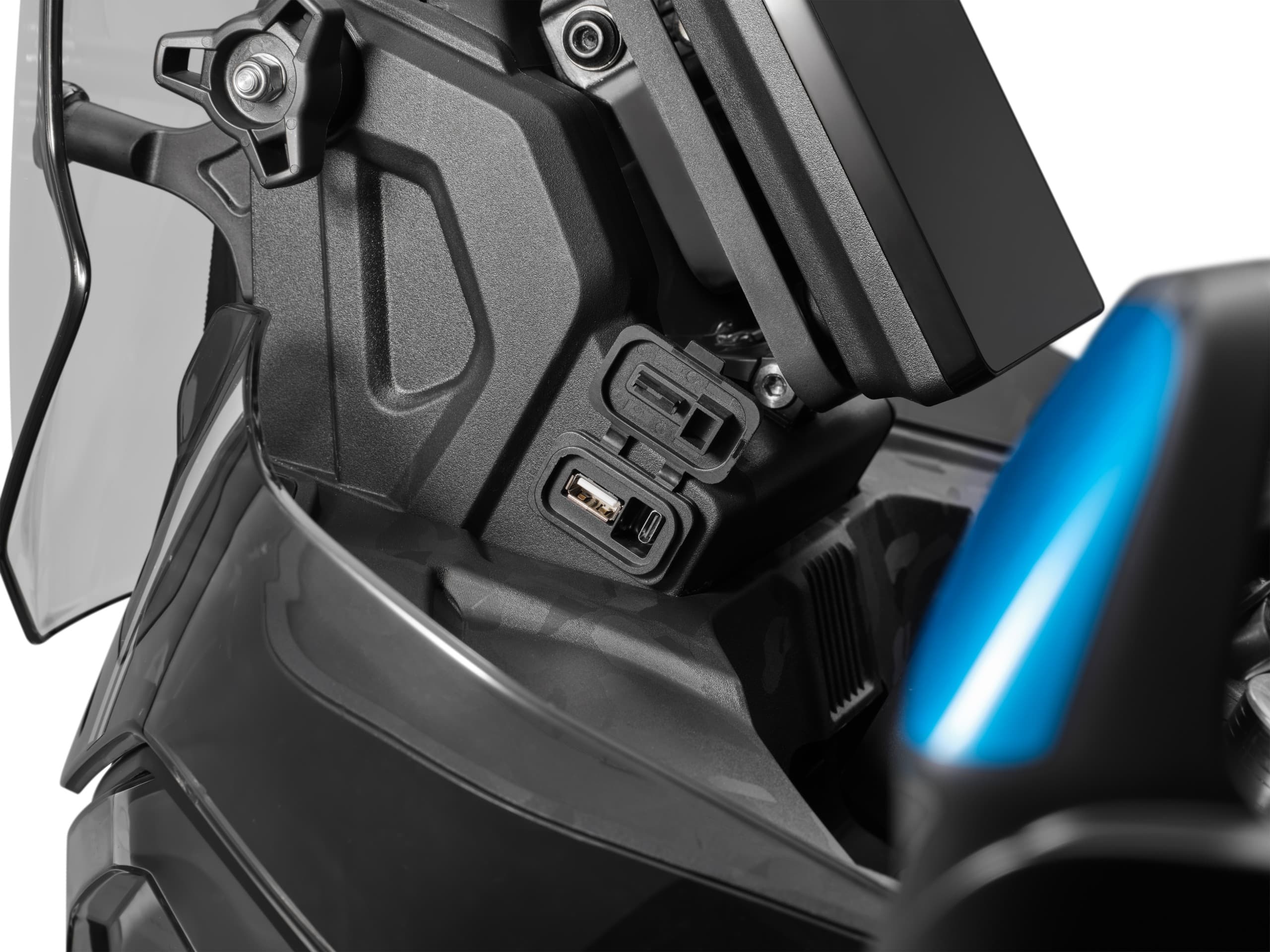 CFMOTO 1000MT-X USB charging ports