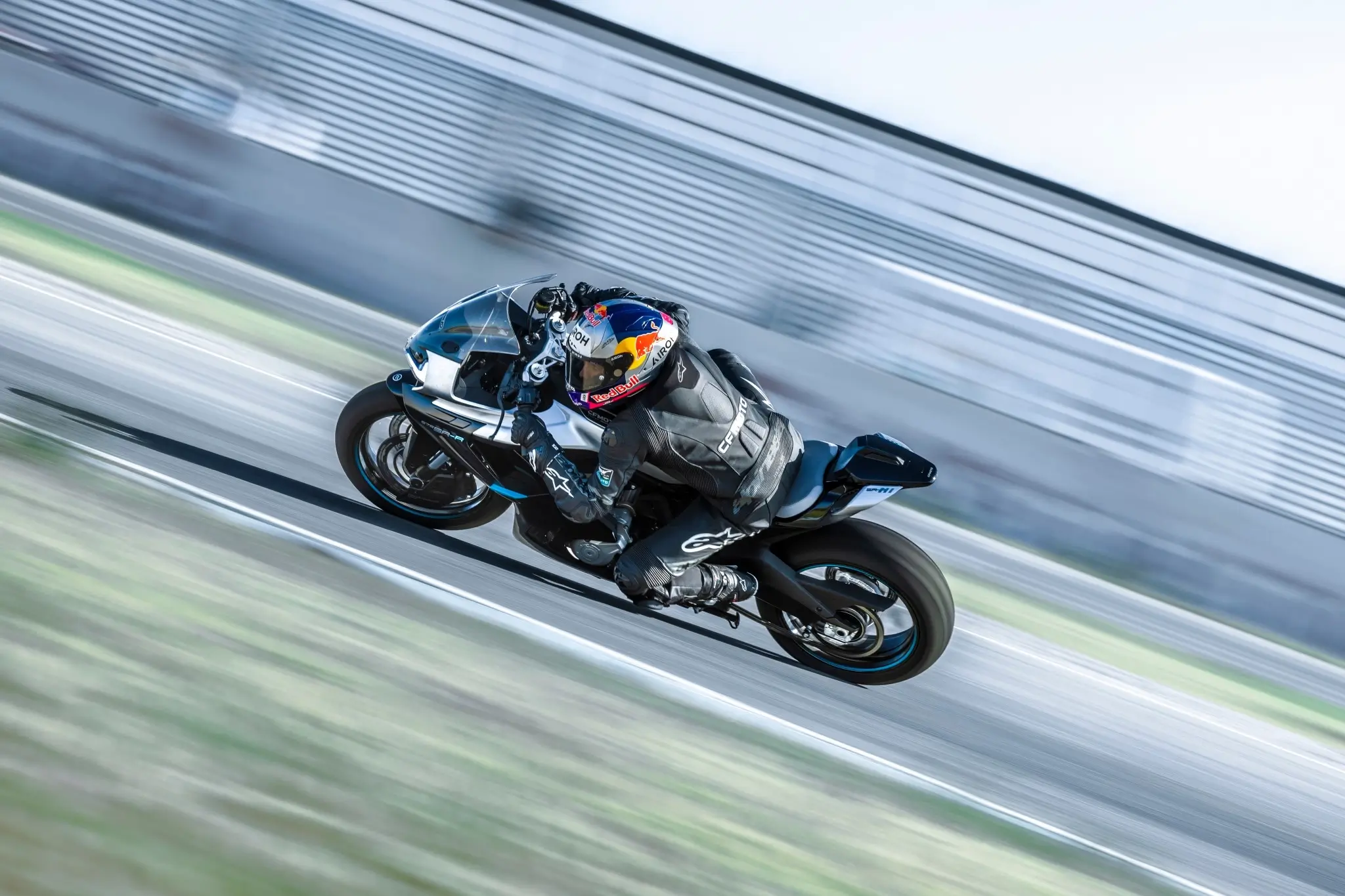 CFMOTO 675SR-R Nebula Black full tuck on track