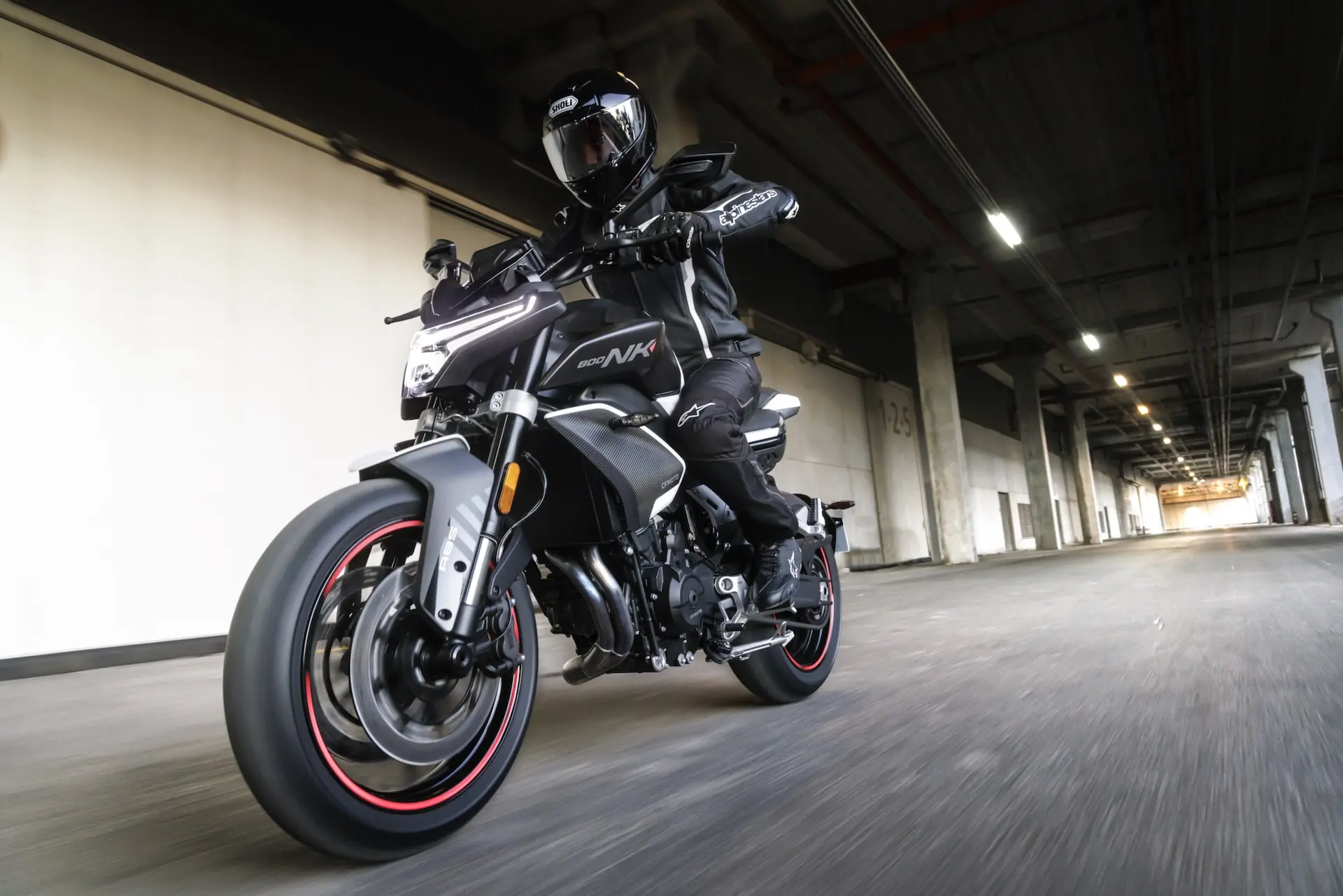 CFMOTO 800NK day urban action