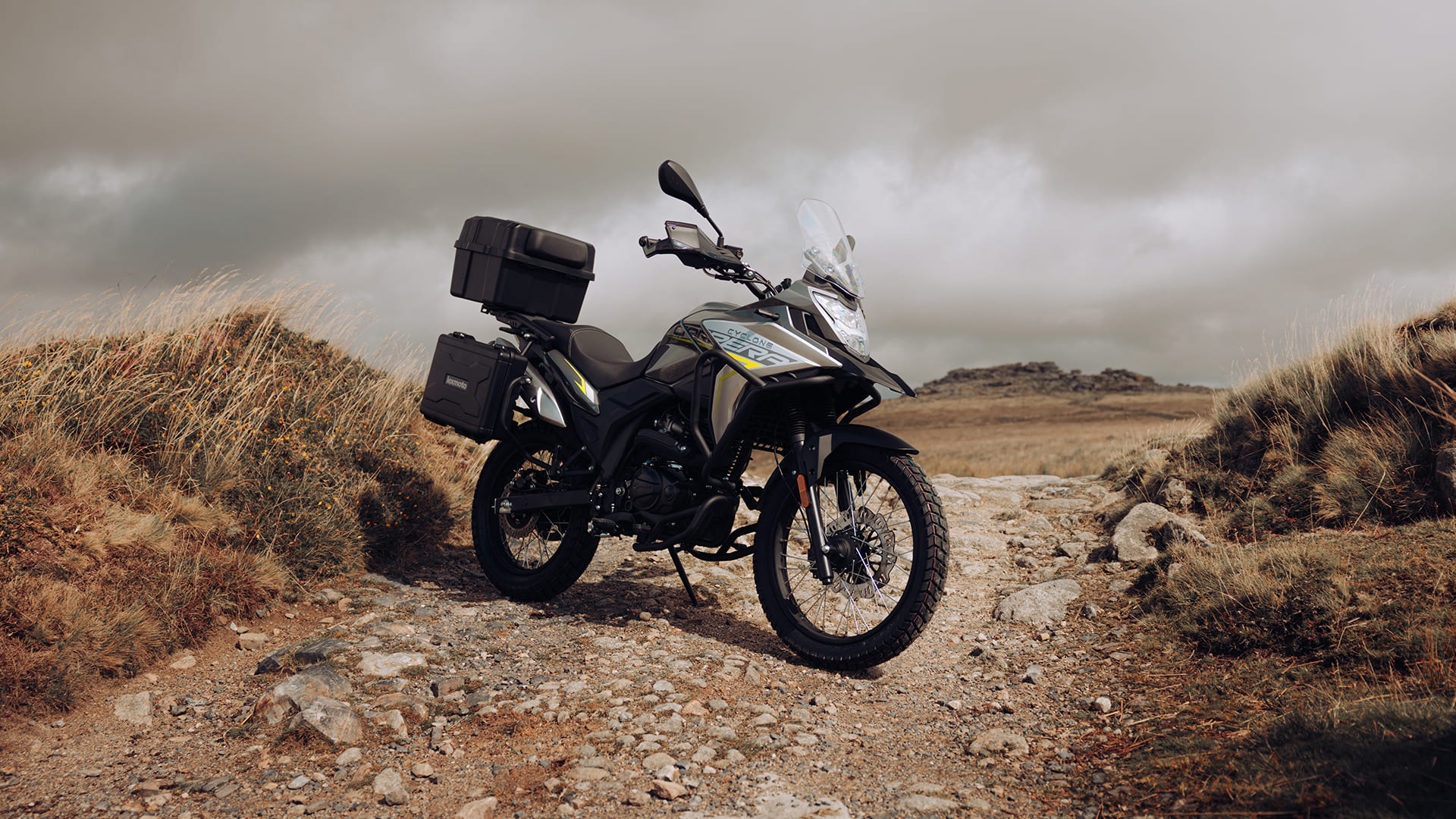 Lexmoto Carrera 125 front view on rocky trail