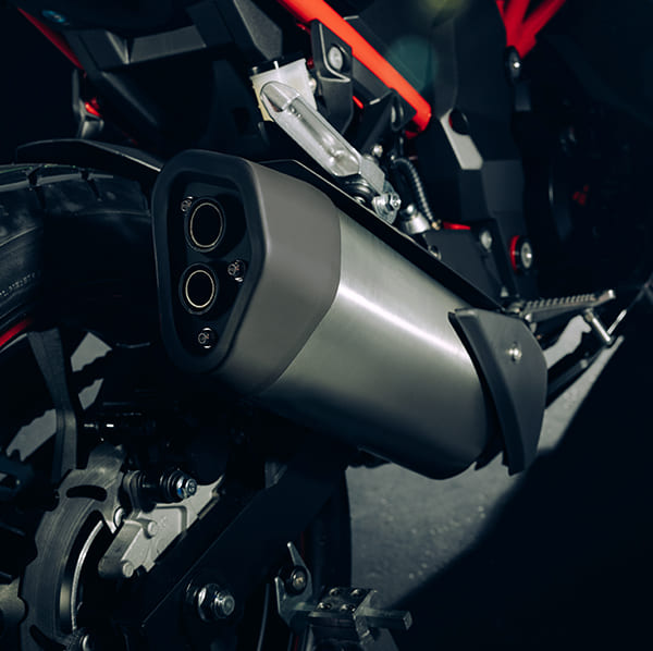 LXR 125 stainless steel dual-outlet exhaust