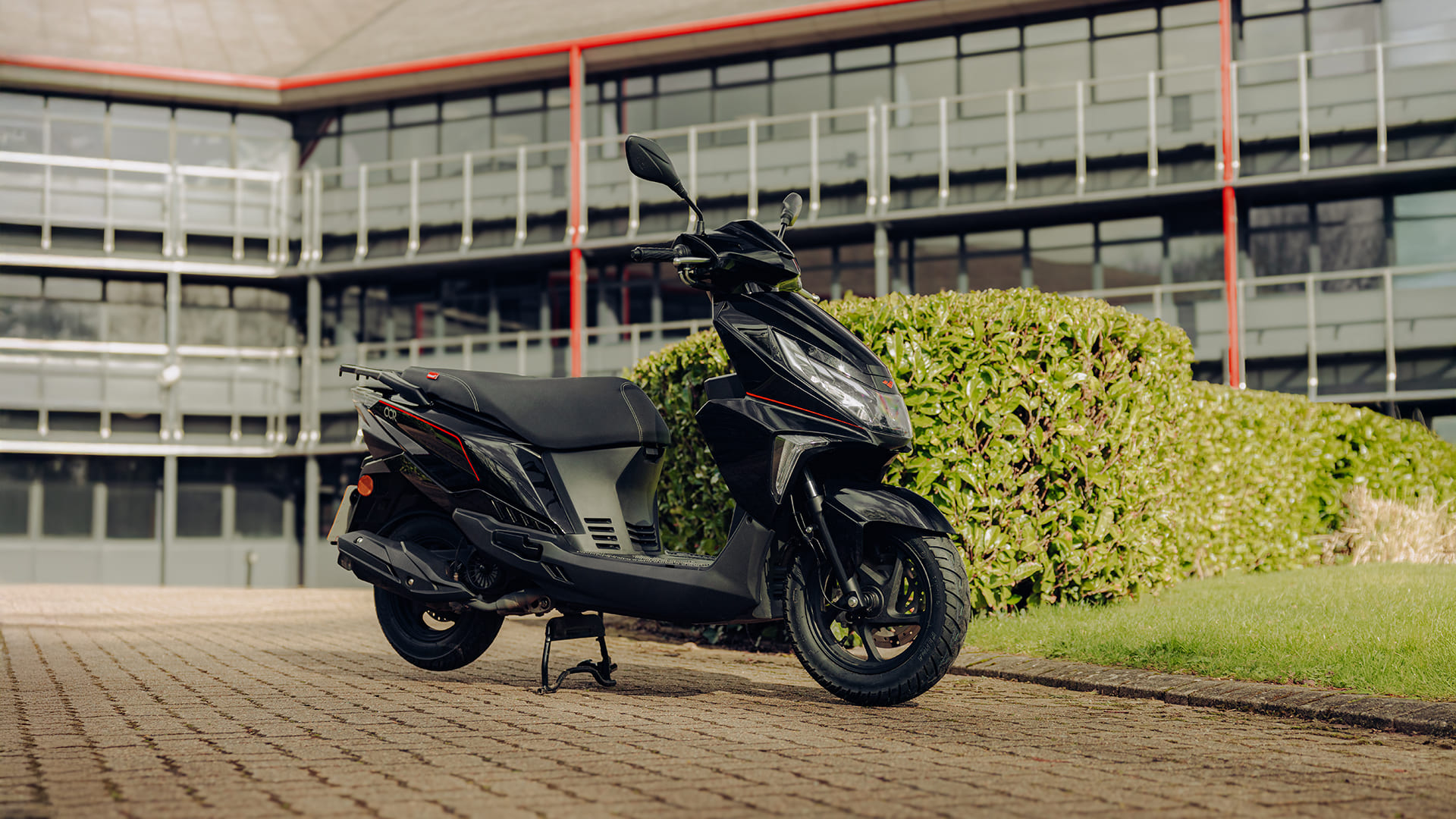 OCR 125 front three-quarter outdoor with greenery